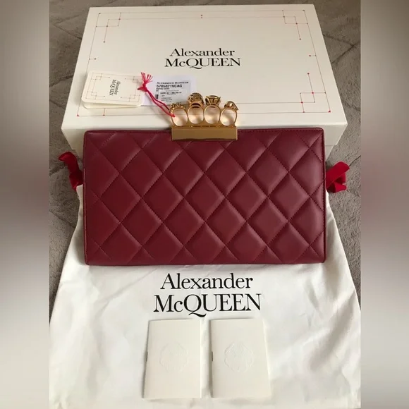 ❌❌SOLD❌❌🔥Alexander McQueen🔥 Skull Knuckle Ring Quilted Leather Clutch - Picture 5 of 10